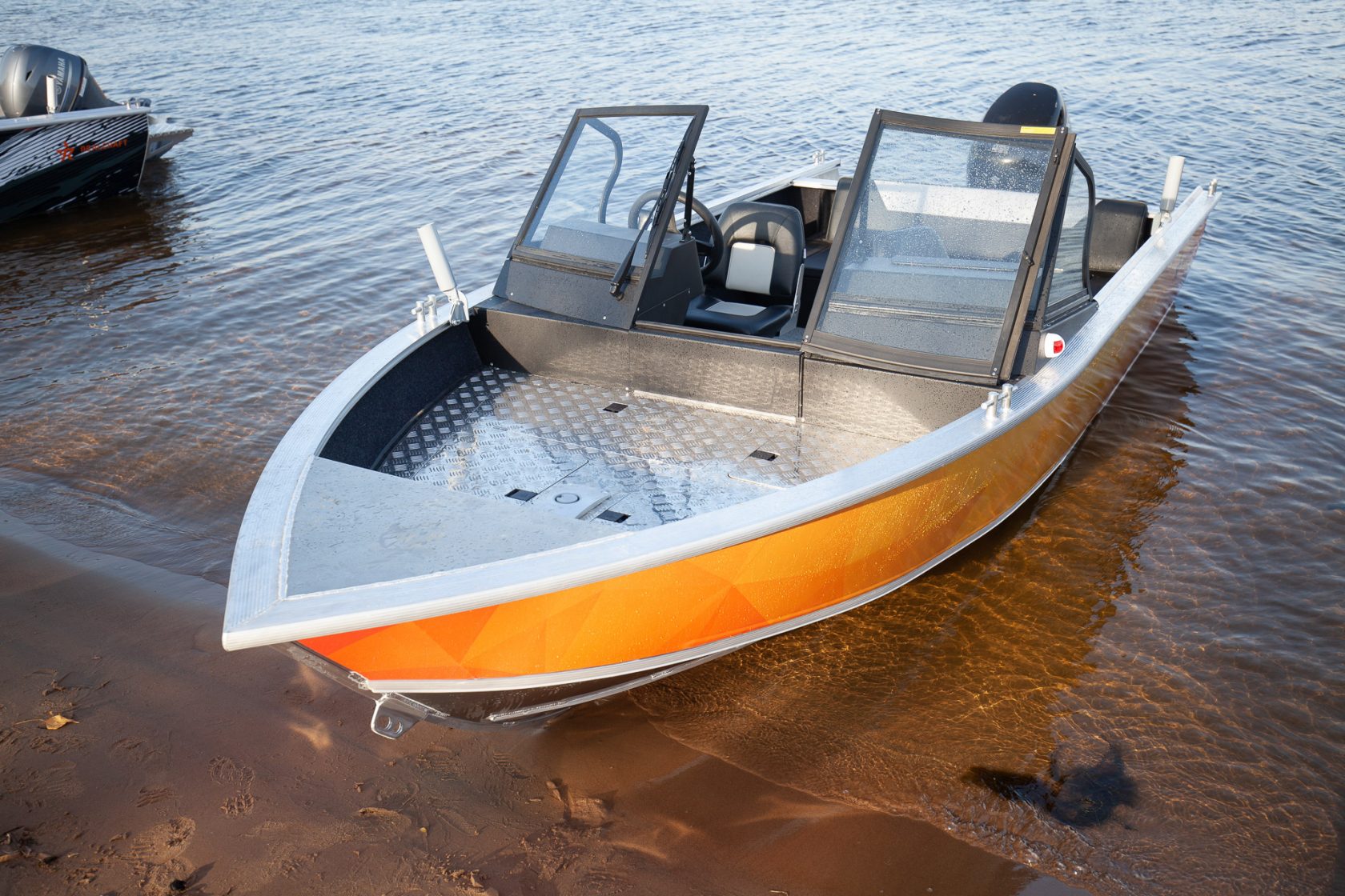 Лодка алюминиевая Realcraft 500 (Откр. Нос. кокпит + спал. места)