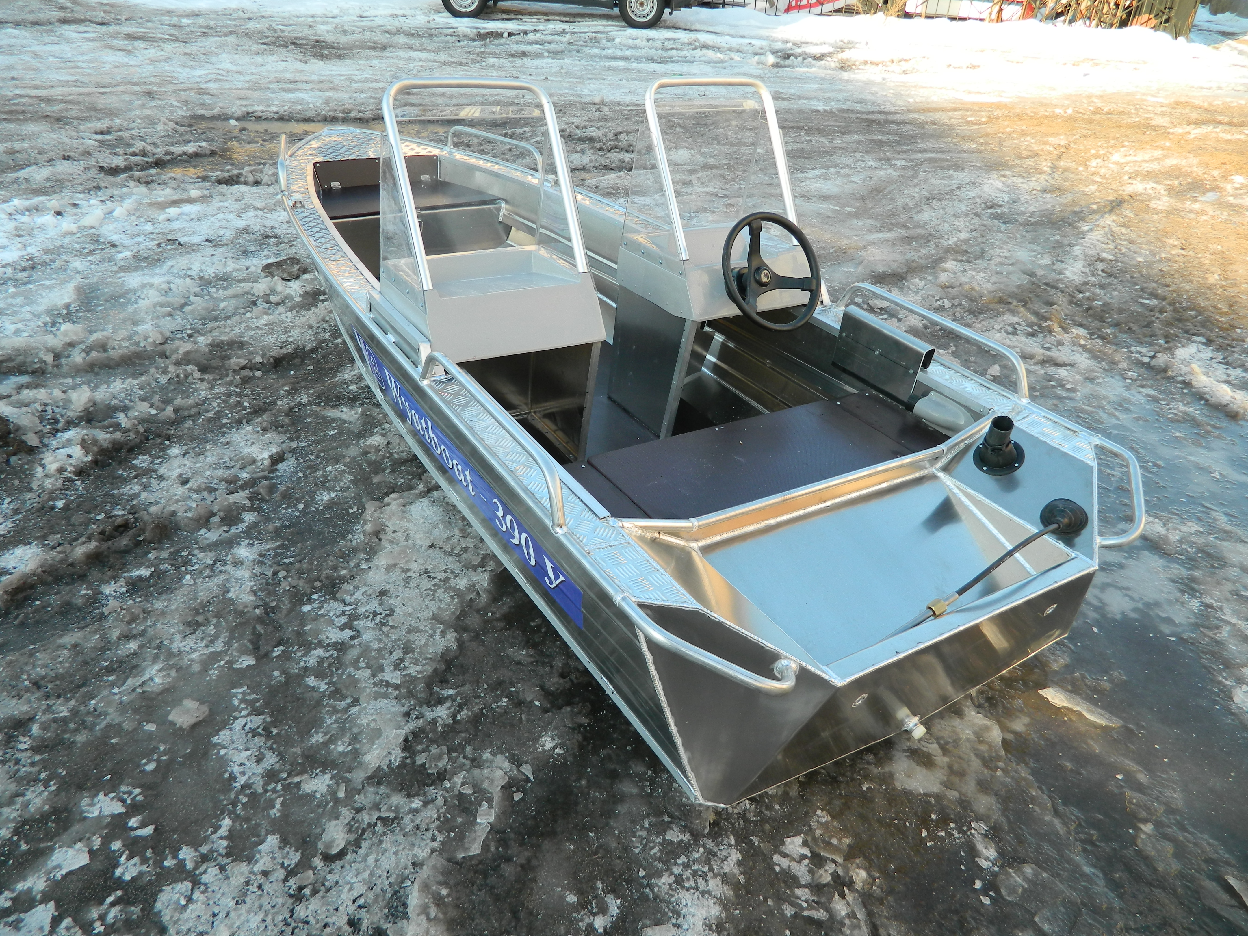 Лодка алюминиевая Wyatboat 390 У с 2 консолями