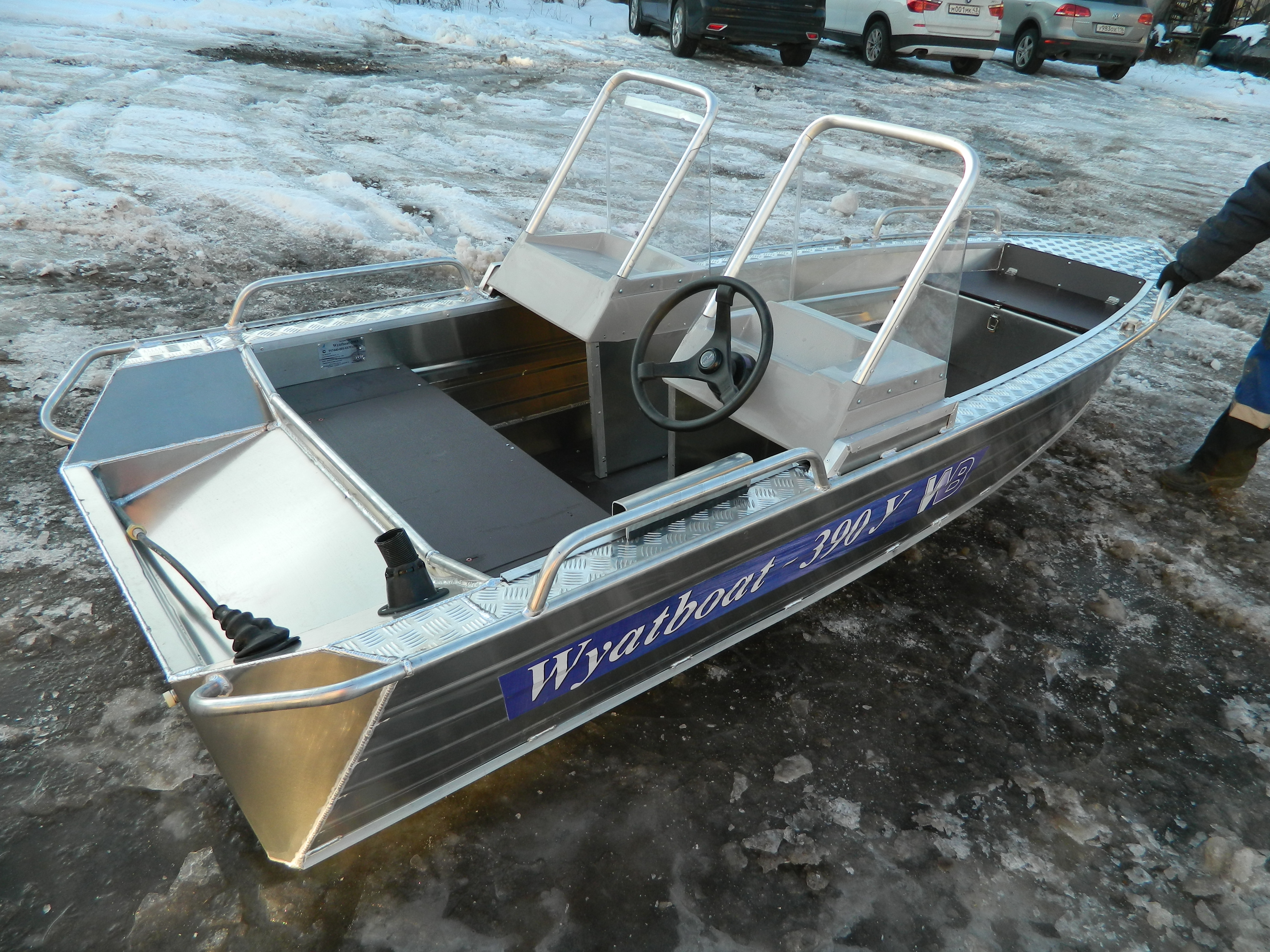 Лодка алюминиевая Wyatboat 390 У с 2 консолями