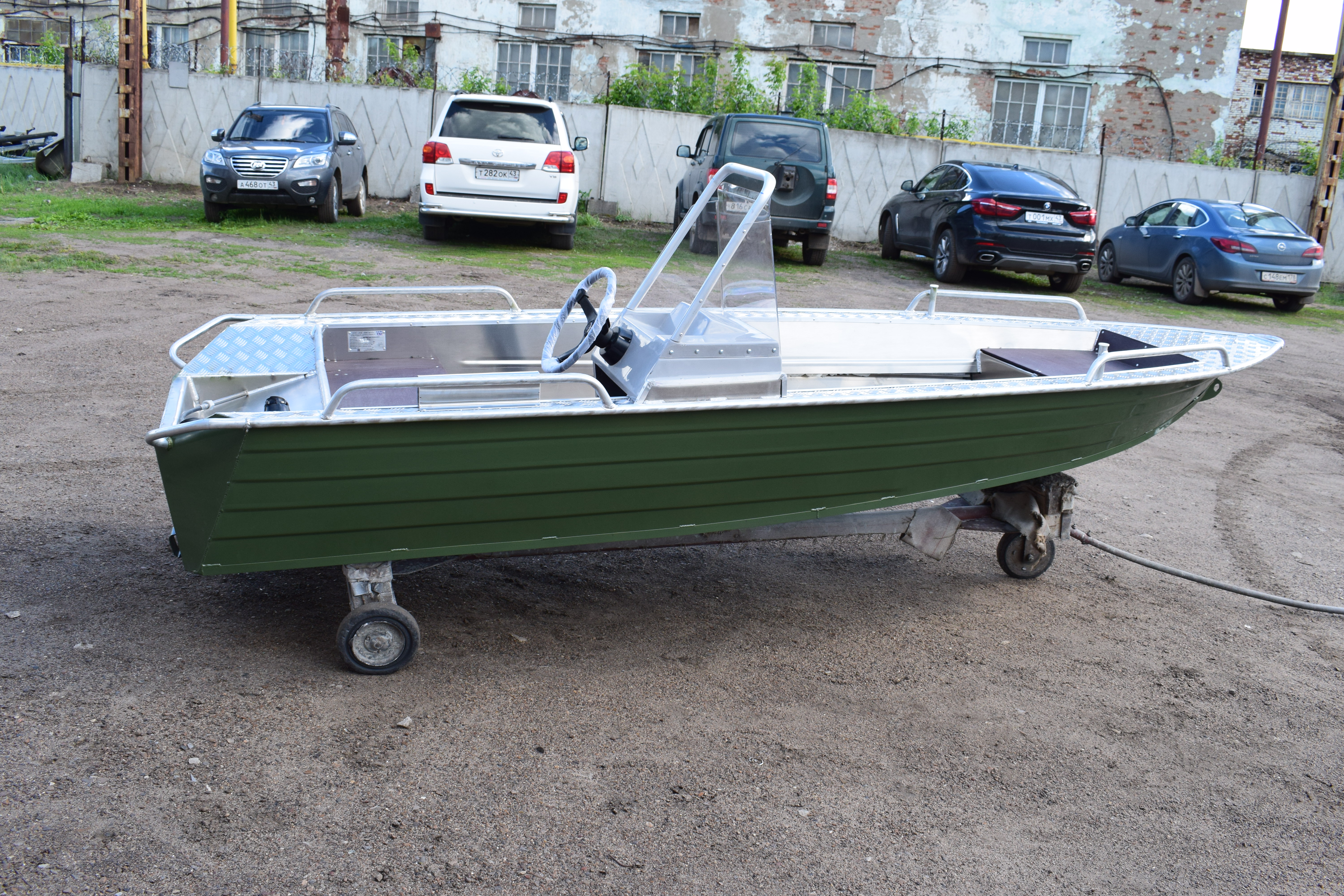 Лодка алюминиевая Wyatboat 390 У с консолью