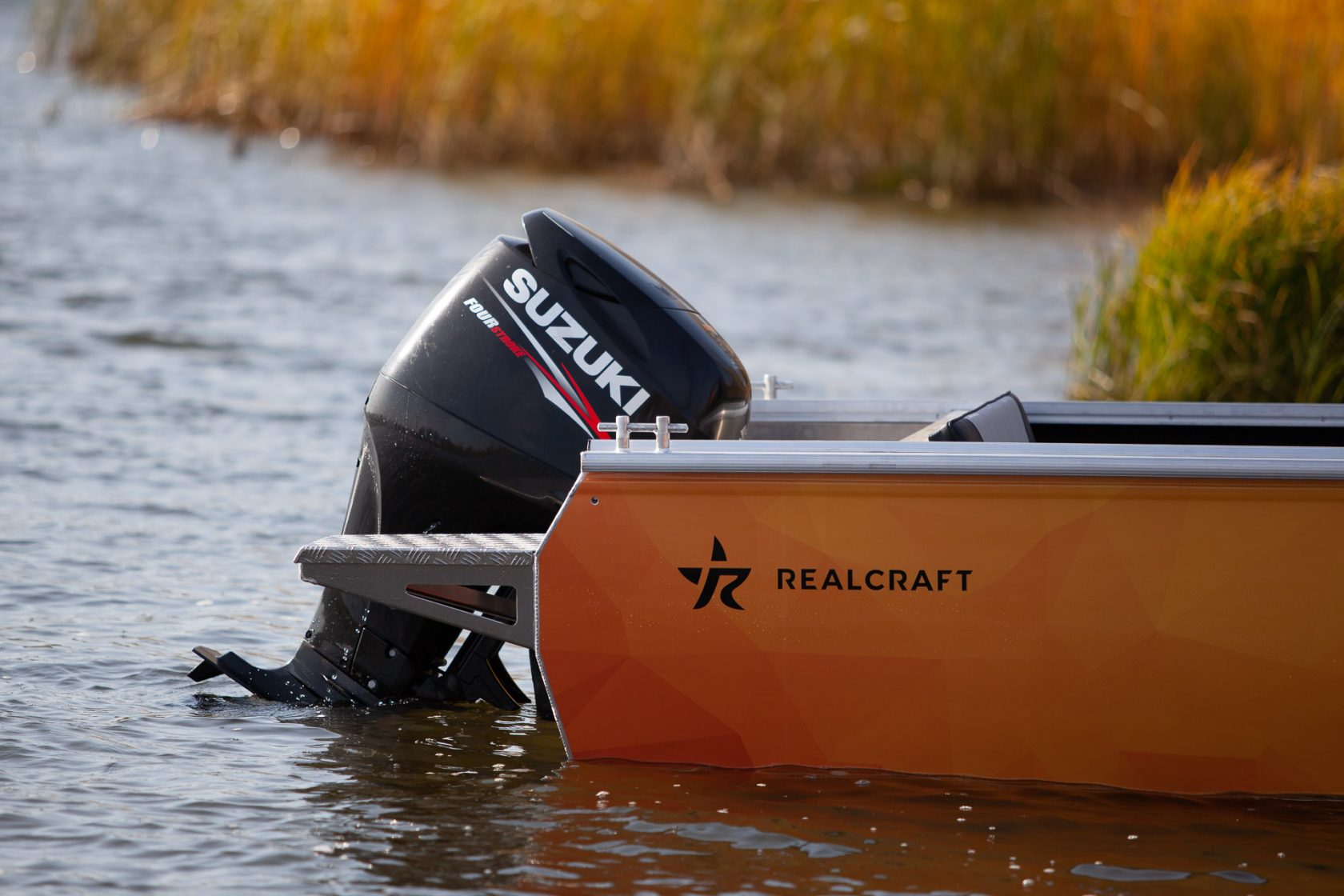 Лодка алюминиевая Realcraft 500 (Fish-подиум + спал. места)